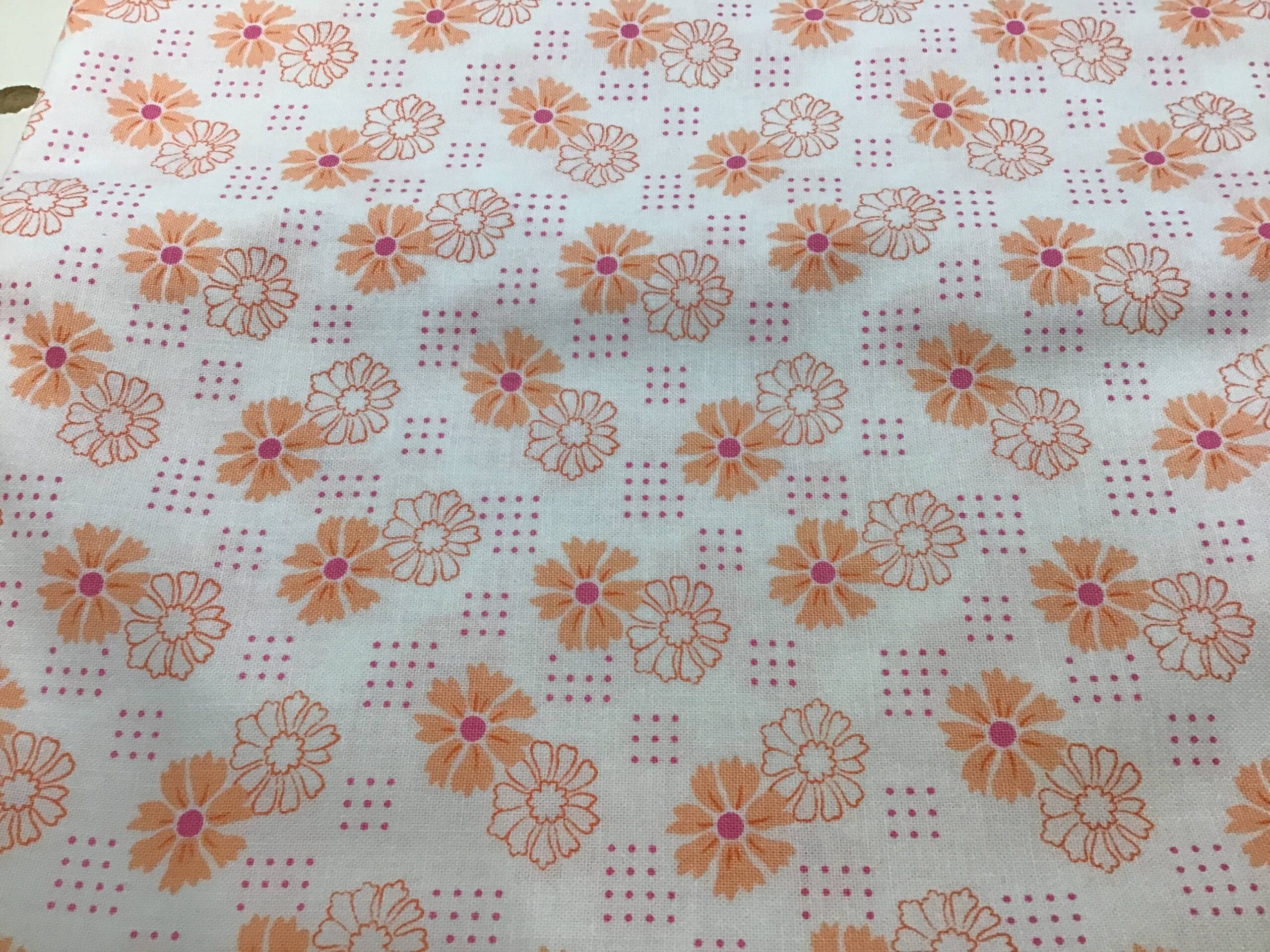 Good day daisy dots peach 22376 by Moda Good day daisy dots peach 22376 by Moda