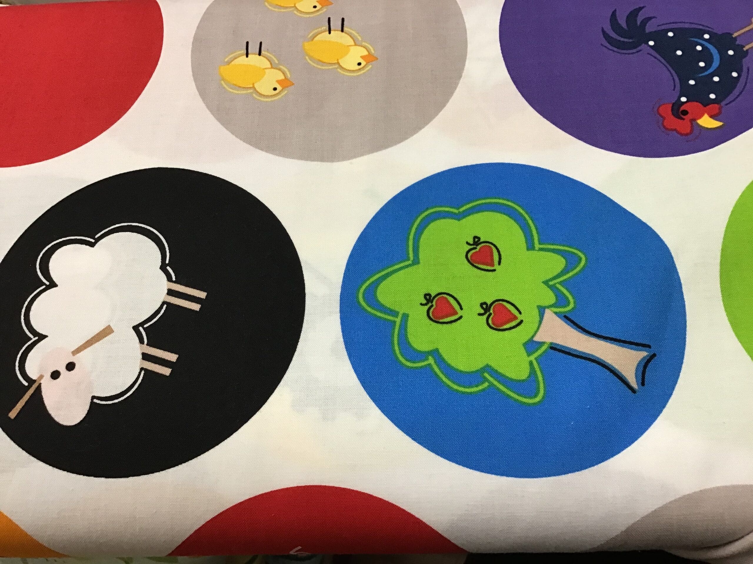 FARM FRIENDS multi spots on white fabric FARM FRIENDS multi spots on white fabric
