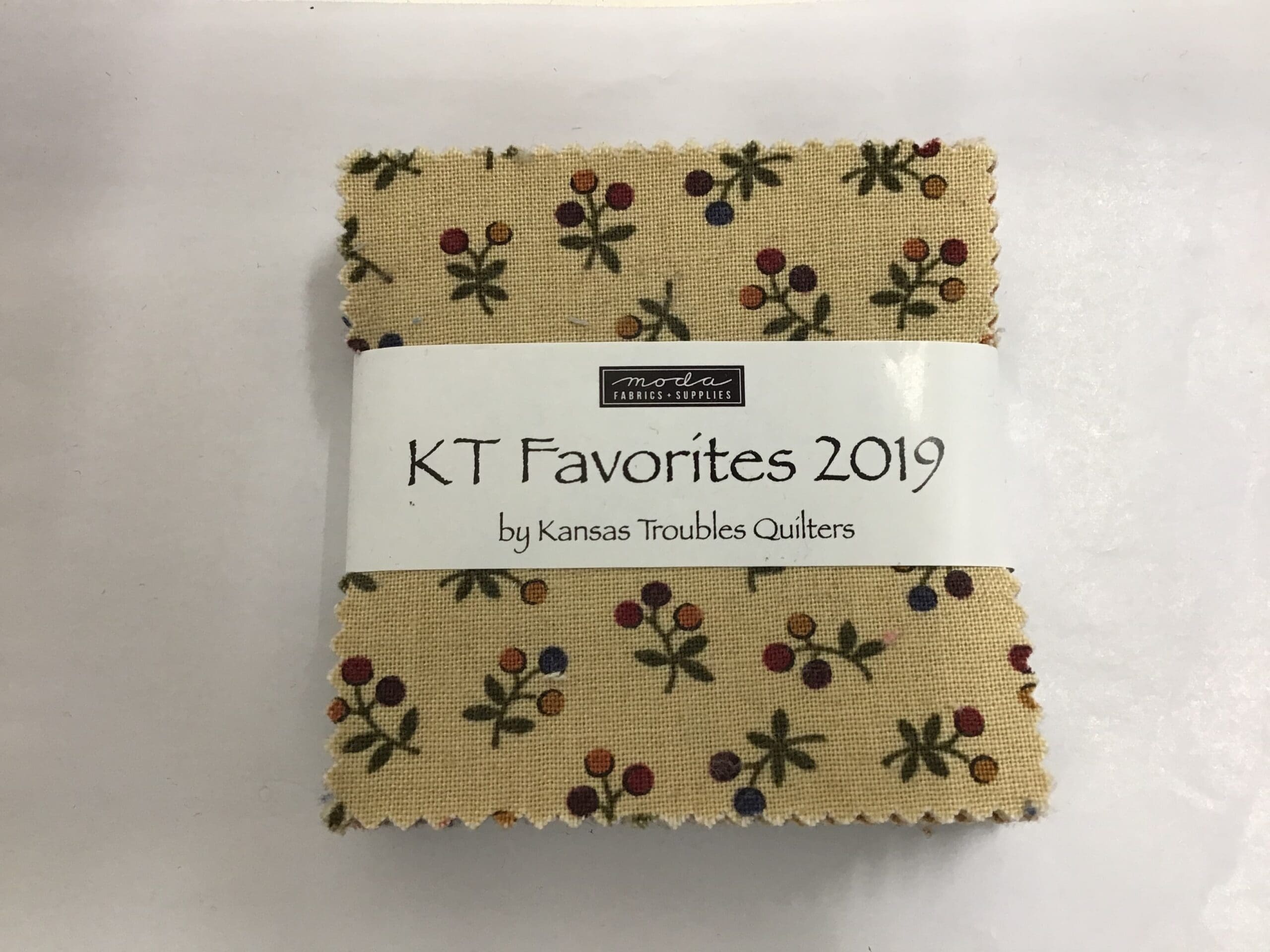 Moda Mini charm KT Favourites Tan Red Blue by Kansas Troubles Moda Mini charm KT Favourites Tan Red Blue by Kansas Troubles