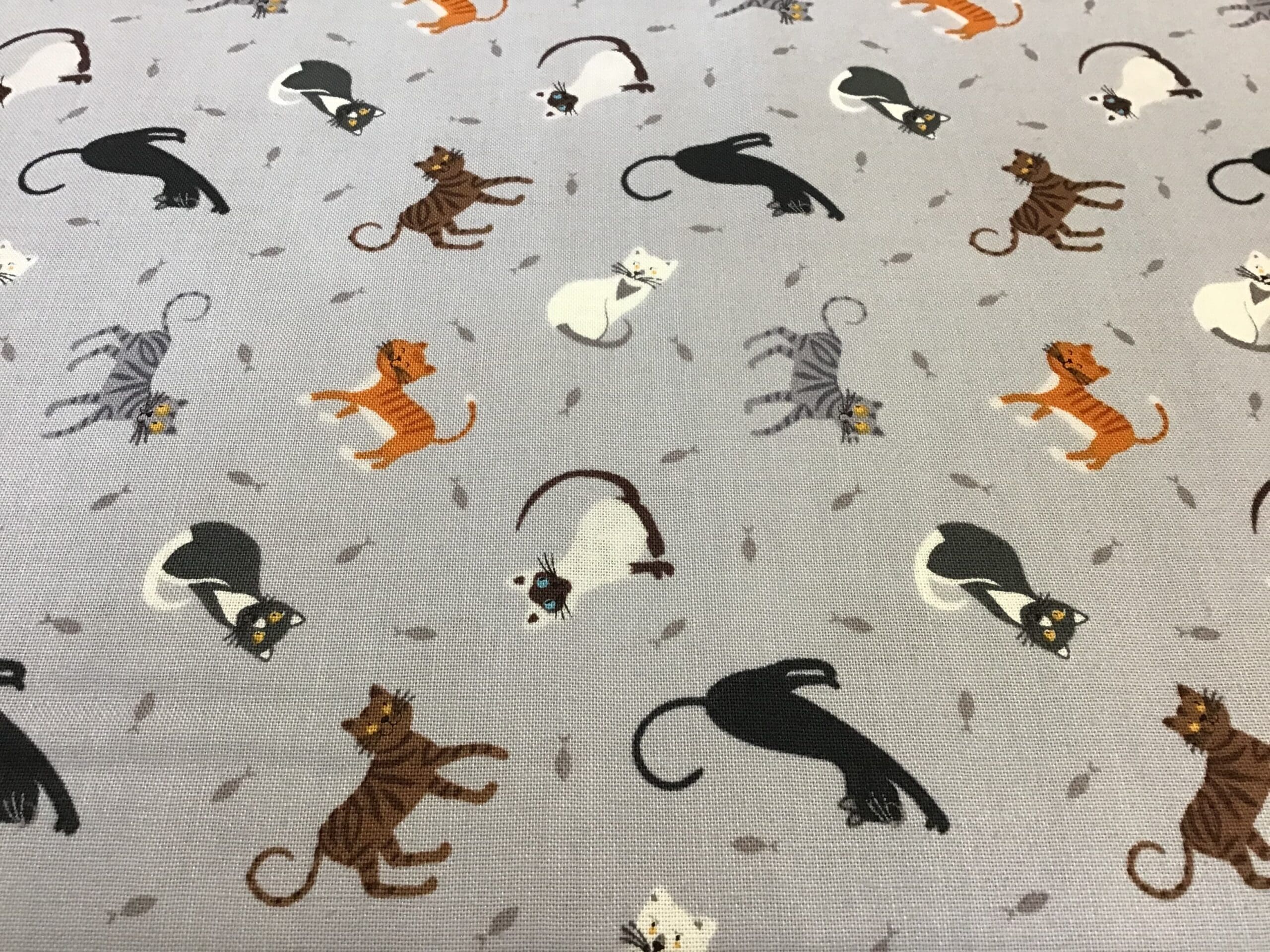Small Things… Pets SM218 Cats on Pale grey by Lewis and Irene fabric small things… pets sm218 cats on pale grey by lewis and irene fabric