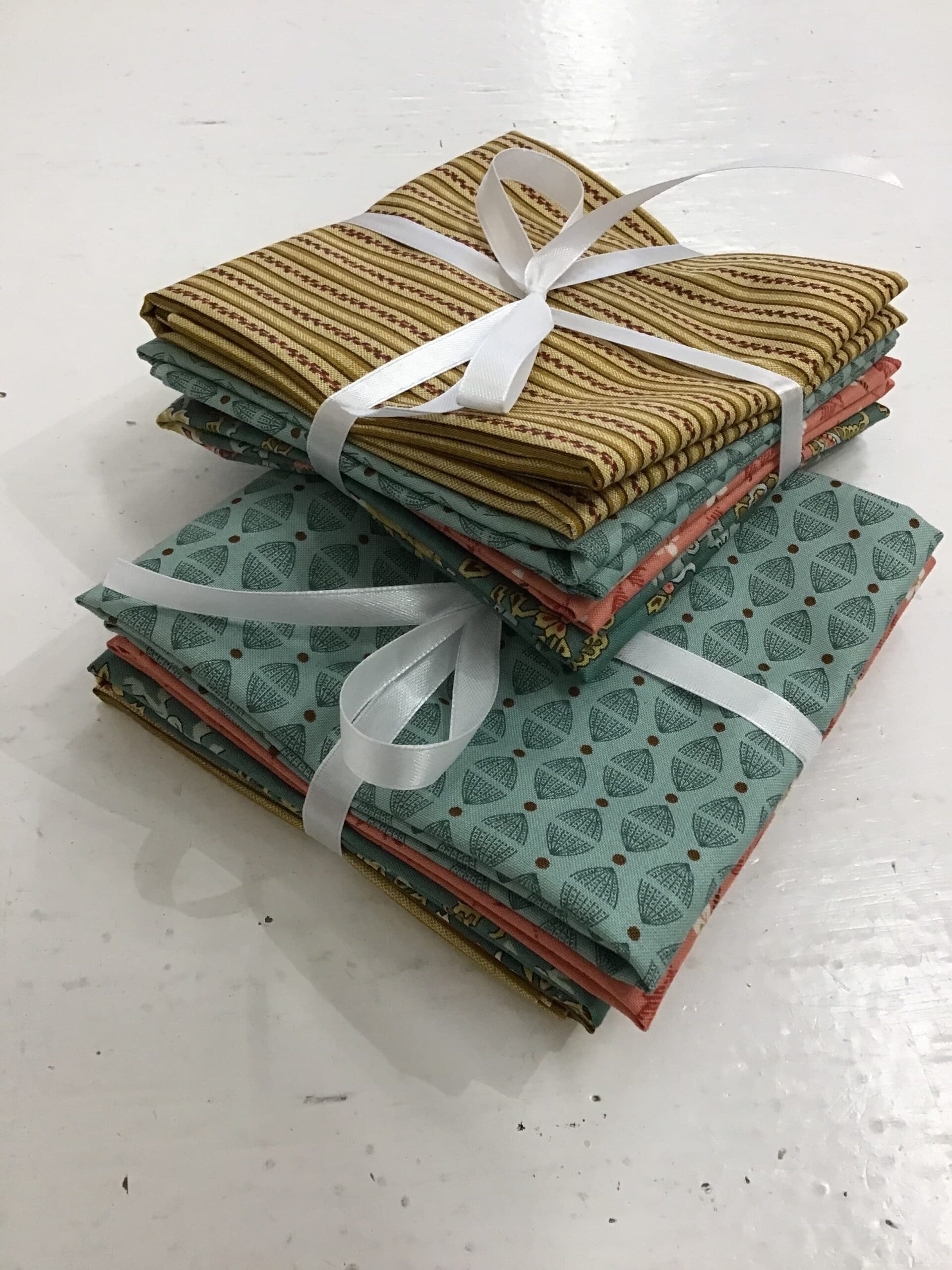 Primrose Prints mixed 4 x Fat Quarter Fabric Bundle by Edyta Sitar Primrose Prints mixed 4 x Fat Quarter Fabric Bundle by Edyta Sitar
