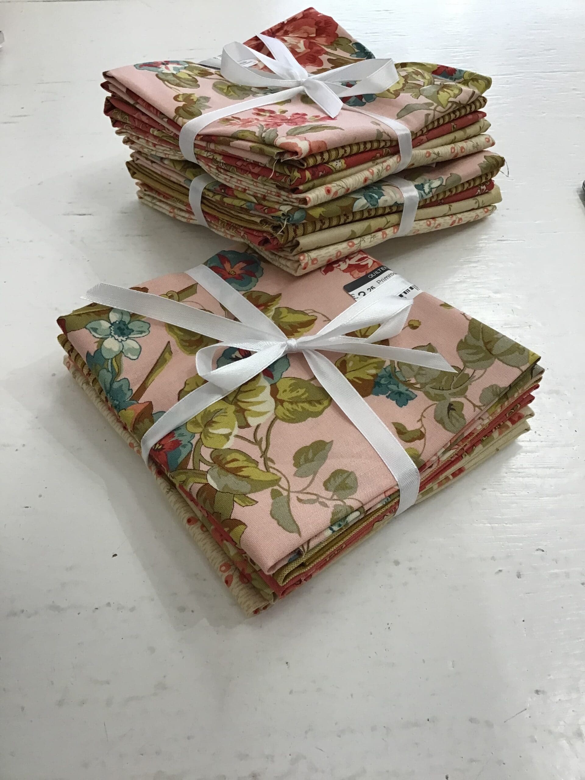 Primrose Prints PINKS 5 x Fat Quarter Fabric Bundle by Edyta Sitar Primrose Prints PINKS 5 x Fat Quarter Fabric Bundle by Edyta Sitar