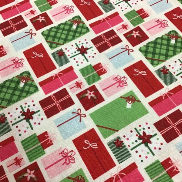Craft Cotton – Merry and Bright – C8392 Christmas presents on white background by Reynard Craft Cotton - Merry and Bright - C8392 Christmas presents on white background by Reynard