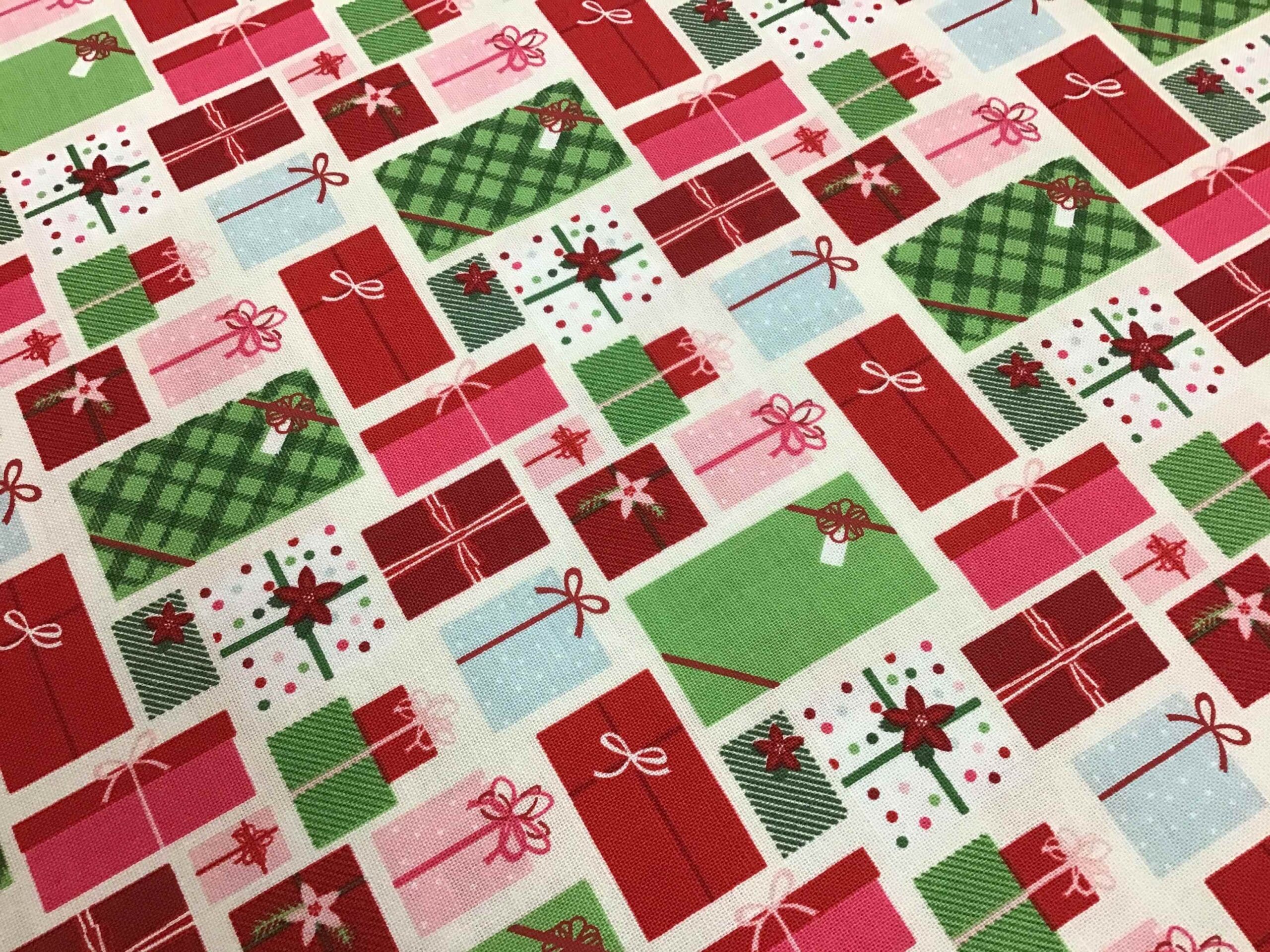 Craft Cotton – Merry and Bright – C8392 Christmas presents on white background by Reynard Craft Cotton - Merry and Bright - C8392 Christmas presents on white background by Reynard